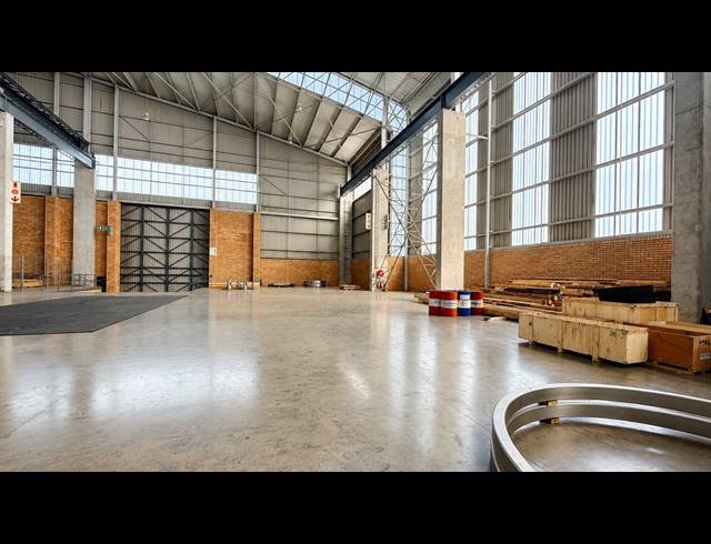 1,000M² WAREHOUSE TO LET IN TUNNEY